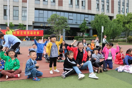 为球员加油