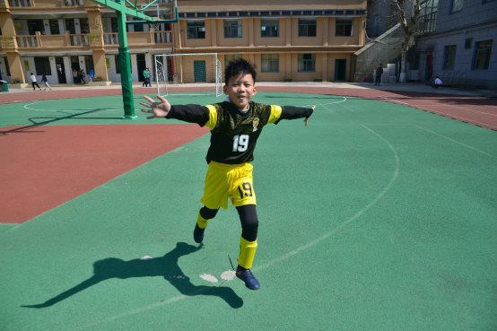 E:\20181219足球\2018-2019学年长小足球节\二年级\新星VS天鹰\190312奥鹰杯足球赛\8HA_6056.JPG