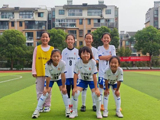女4