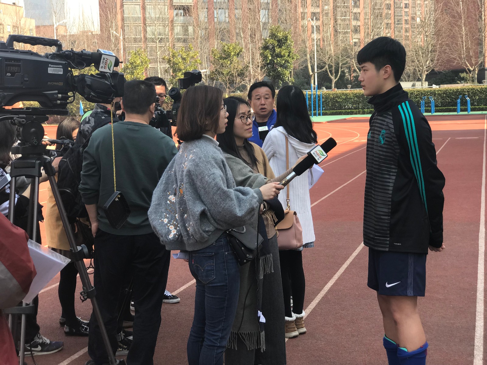 刘逸铭秦翔接受采访.JPG